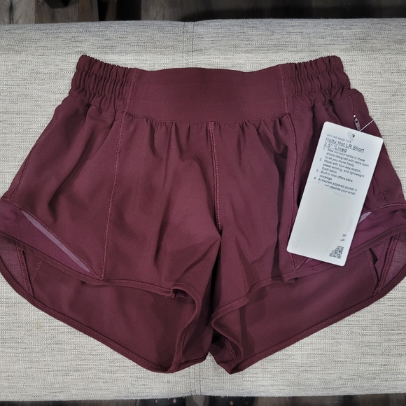 lululemon athletica Pants - NWT LULULEMON Hotty Hot short,  size 4